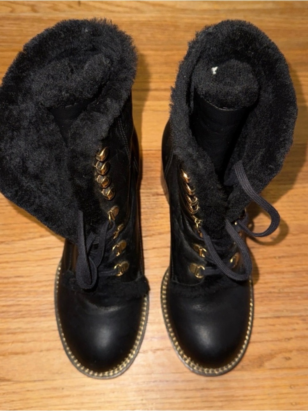 Stuart Weitzman Black Kolbie Chain Lace-Up Fur-Trim Boots Size 8